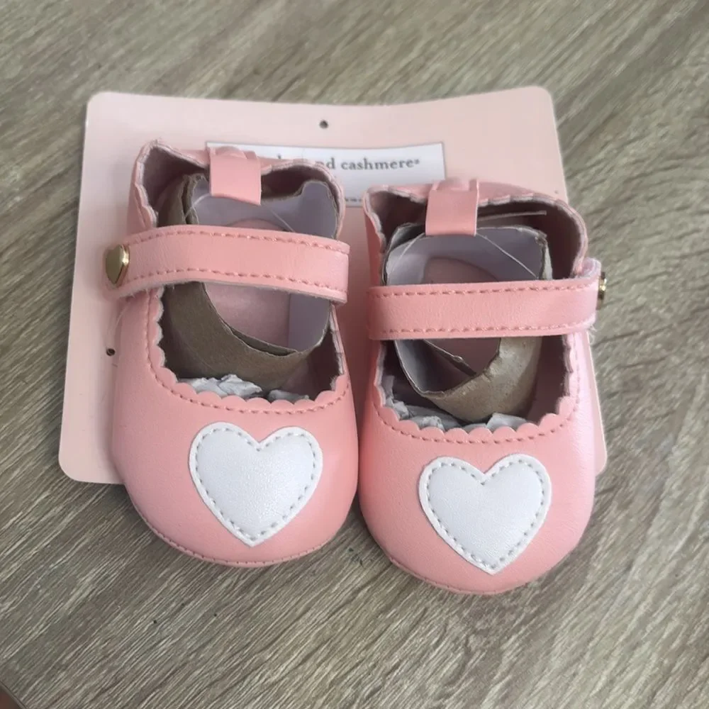 Cupcakes and Cashmere NWT pink/white heart baby girl booties